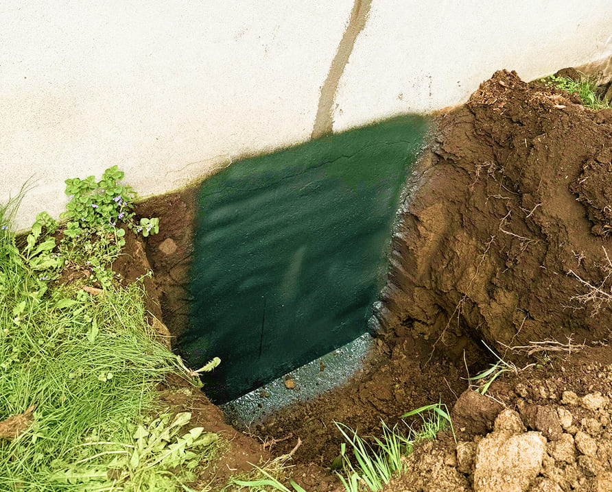 Réparation de fissures de fondation sur maison résidentielle